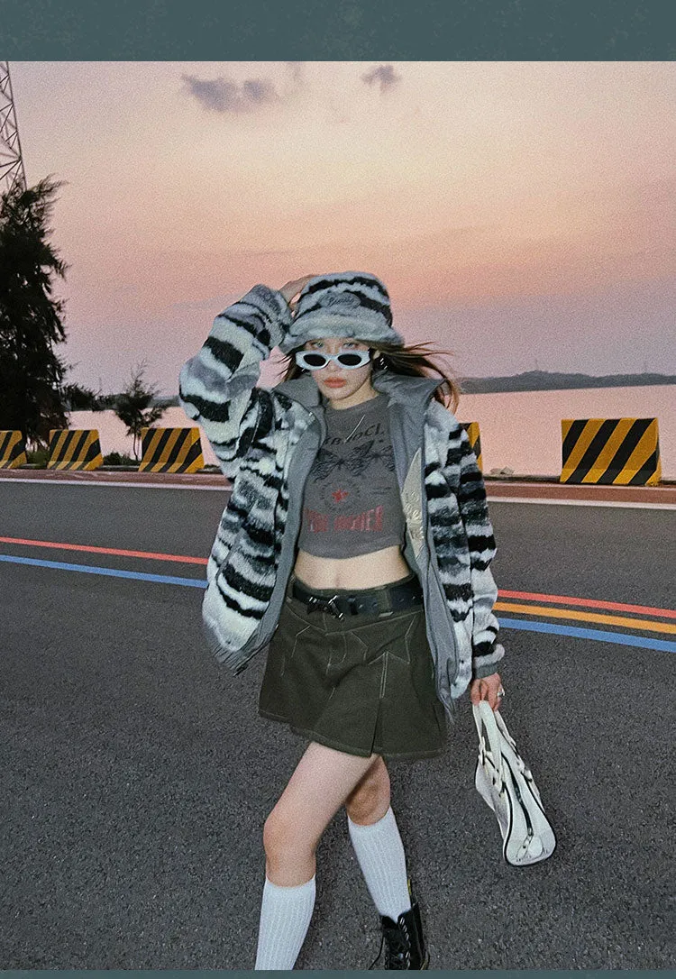 BEERBROCLUB Butterfly Graphic Print Solid Color Long Sleeve Cropped Top