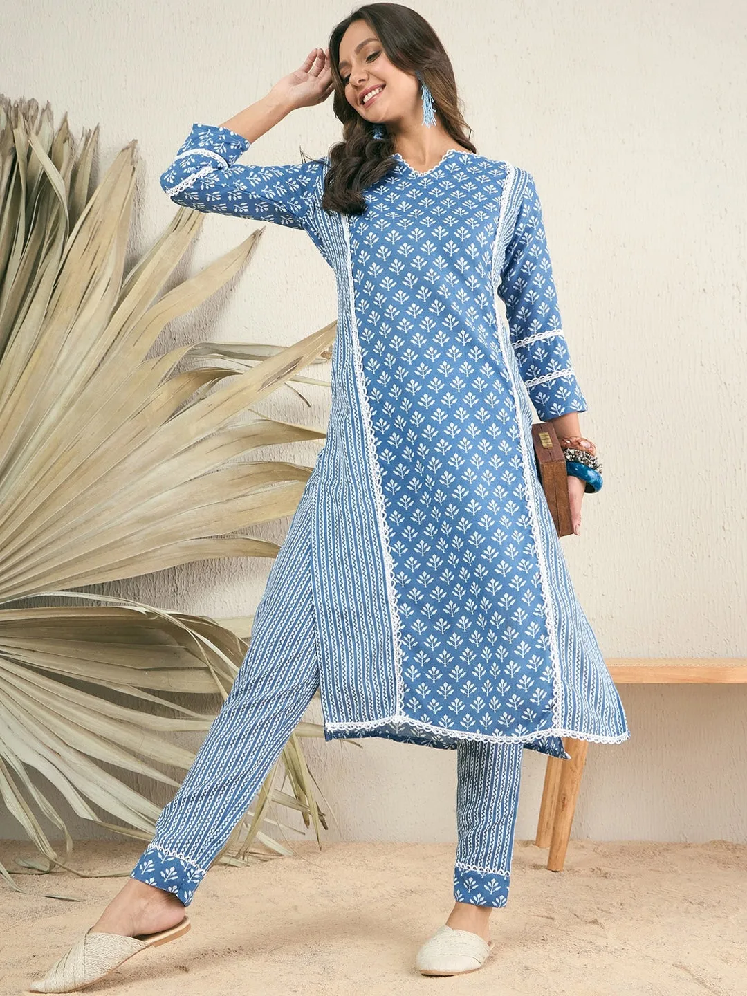 Blue & White Ethnic Motifs Printed Gotta Patti Regular Straight Kurta With Trousers