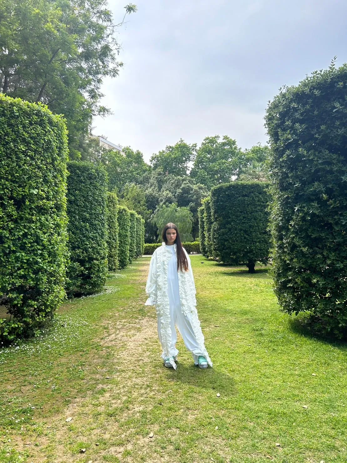 Long Frill Collar Blouse / White