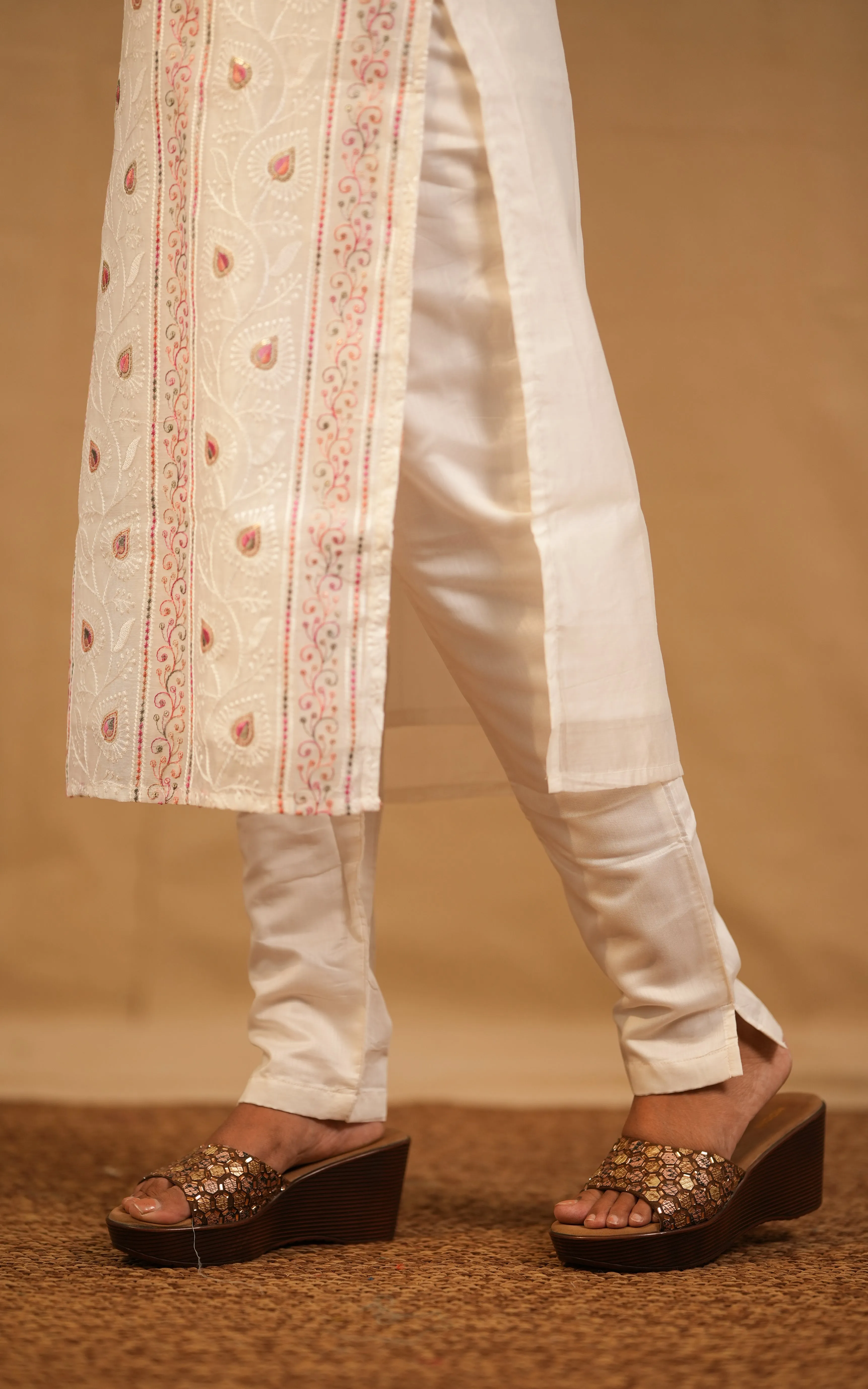 Oviya (Kurti Pant Dupatta)