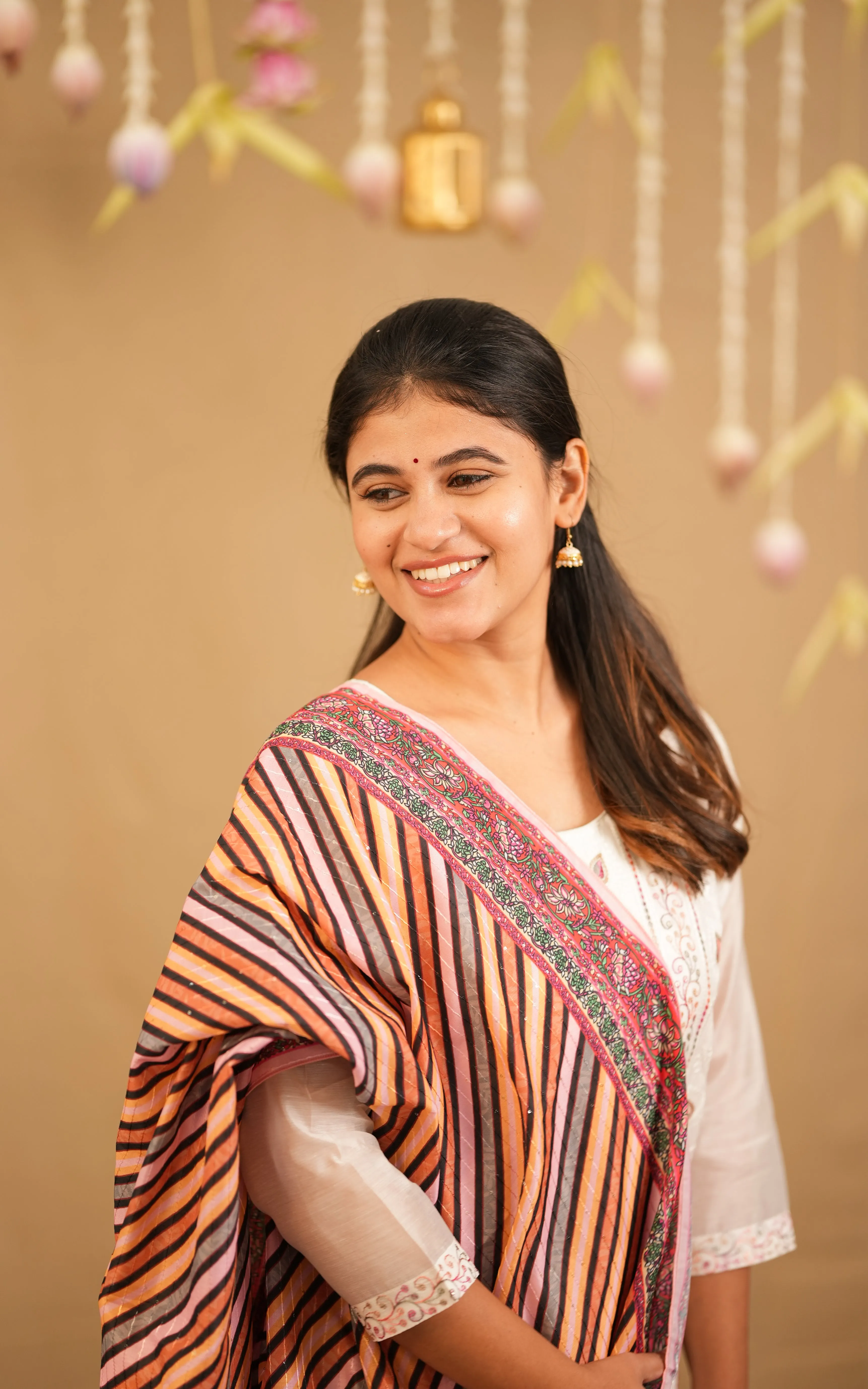 Oviya (Kurti Pant Dupatta)