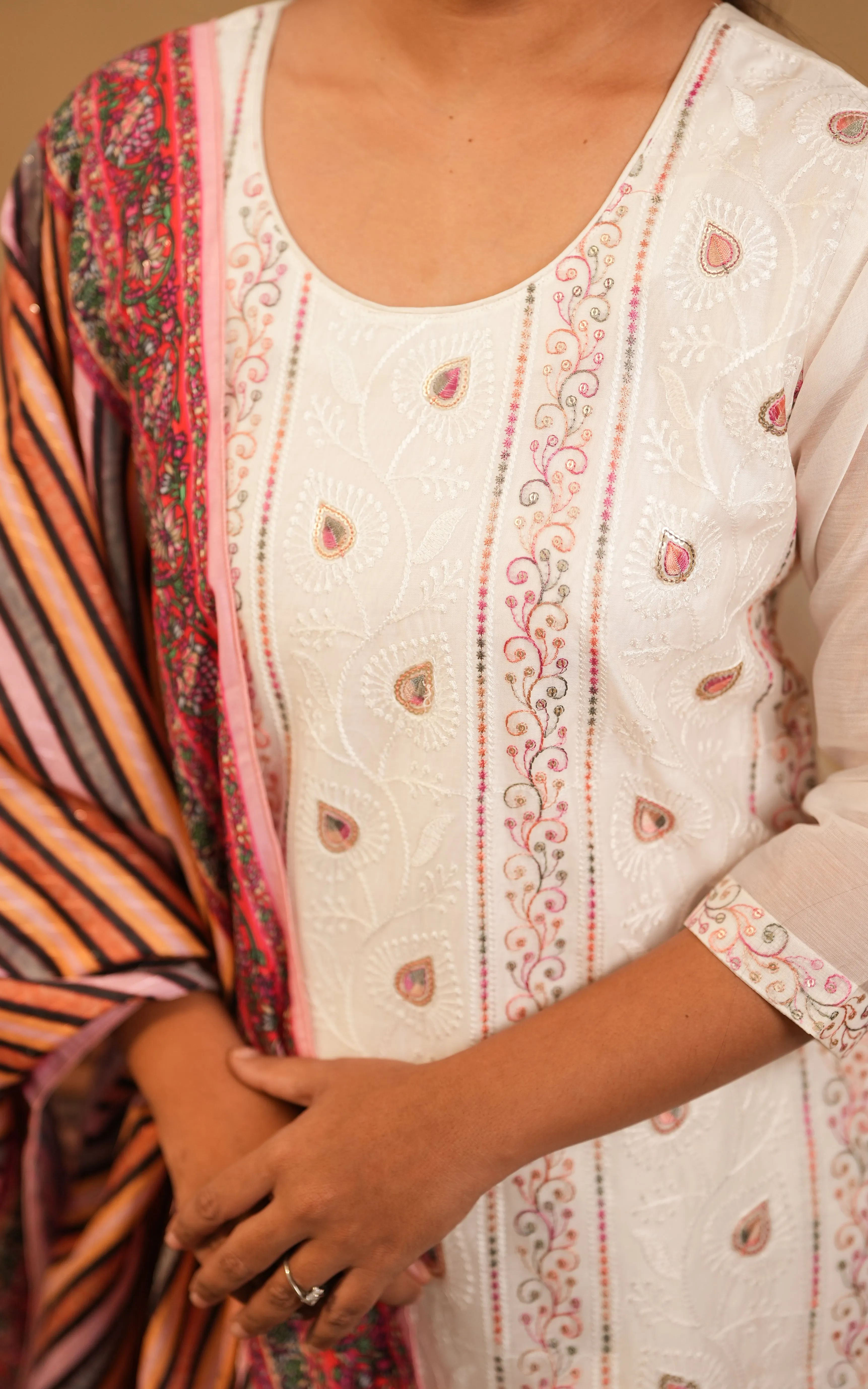 Oviya (Kurti Pant Dupatta)