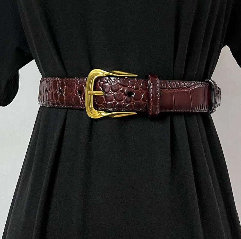 Vintage fashion classic leather gilt spin buckle belt embossed belt