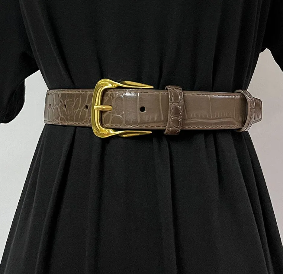 Vintage fashion classic leather gilt spin buckle belt embossed belt